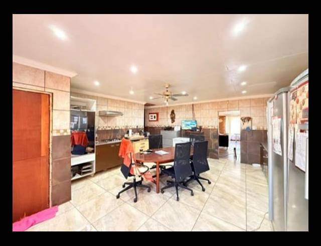 75M² BUSINESS FOR SALE IN MARAIS STEYN PARK
